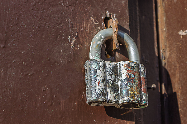 포토 JPG 해외이미지 산업 표면 열쇠 거리 주택 자물쇠 그림자 경비 안전 사람없음 야외 내부 갈색 문 금속 어둠 페인트 방 회색 금지 수확 그리기 닫기 보호 비밀 철 부식 잠금 보안 대문 영토 외양간 격납고 그런지 옛날 차고 철강 카피스페이스 해외202009 해외포토 컬러 컨셉 농업 모션 재질 건물 공백 파일형식