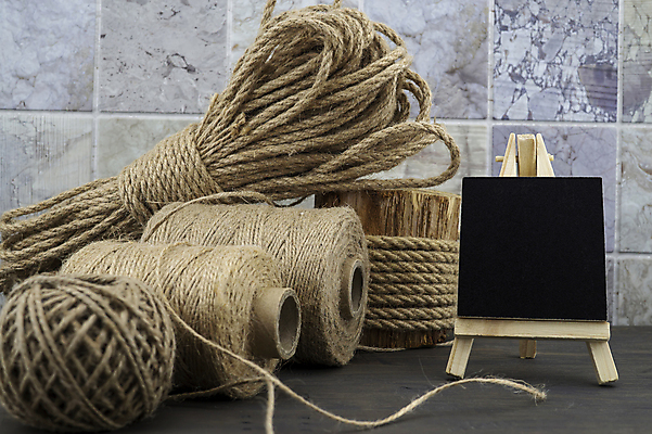 포토 JPG 해외이미지 밧줄 줄 백그라운드 포장 공 가정 사람없음 장식 갈색 칠판 힘 장비 시골 면 원형 거친 삼 실 코드 묶기 천 삼베 생태계 질감 심플 롤 실타래 섬유 노끈 수공예 얼레 짐싸기 내추럴 감싸기 그런지 생태학 석판 엮은 해외202009 해외포토 도형 교육 컬러 채소 모션 직물 공예 파일형식 천_직물