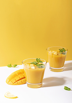 포토 JPG 해외이미지 음료 음식 조각 백그라운드 잎 다이어트 오렌지 과일 유리 건강 사람없음 초록색 물 여름 노란색 주스 추위 흰색 시골 신선 칵테일 액체 달콤 민트 상쾌 유기농 망고 떨림 숙성 스무디 이국적 해외202009 해외포토 자연요소 식물 웰빙 계절 감정 컬러 모션 재질 주류 맛 허브 열대과일 파일형식