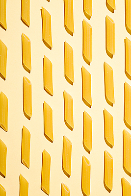 포토 JPG 해외이미지 사람없음 일렬 노란배경 펜네 해외202009 해외포토 백그라운드 파스타 노란색 파일형식