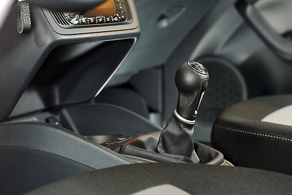 포토 JPG 해외이미지 스포츠 이동 의자 교통시설 자동차 새로움 손잡이 사람없음 내부 빛 금속 힘 운전 긴급 막대기 운전사 주차 가죽 속도 전염 기어 모터 위로 그만 자동 조작 해외202009 해외포토 직업 육상교통 가구 교통 컨셉 모션 재질 질병 시설 감염 파일형식