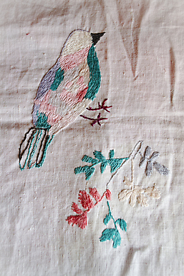 포토 JPG 해외이미지 디자인 옷 꽃 잎 패턴 주택 미술 여러명 사람없음 장식 빨간색 컬러풀 장미 유행 수확 벚꽃 식탁보 흰색 시골 직물 면 실 매끈함 바느질 천 싱글 그림 질감 냅킨 땀 자수 내추럴 파라다이스 핸드메이드 스타일 해외202009 해외포토 식물 컬러 다수 무늬 농업 문화예술 사람 건물 감각 파일형식