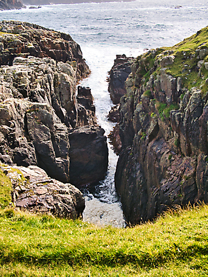 포토 JPG 해외이미지 길 바다 여행 자연 영국 풍경 사람없음 야외 물 여름 골짜기 바위 작음 스코틀랜드 해외202009 해외포토 자연요소 계절 유럽 돌_바위 크기 생태계 파일형식