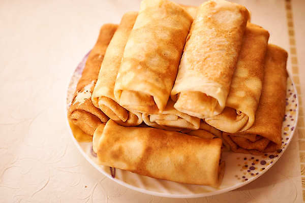 포토 JPG 해외이미지 아침 휴가 건강 사람없음 노란색 쌓기 주방 축제 식사 뜨거움 원형 맛 굽기 먹기 민트 책상 팬케이크 점심식사 얇은 많음 해외202009 해외포토 주간 도형 컬러 가구 컨셉 모션 케이크 구이 허브 파일형식