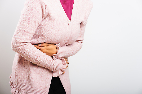 포토 JPG 해외이미지 여자 실내 한명 사람 상반신 성인 옆모습 고통 잡기 질병 흰배경 복통 성인여자한명만 해외202009 해외포토 1 감정 뷰포인트 백그라운드 의학 모션 내부 흰색 여자한명만 성인여자만 파일형식