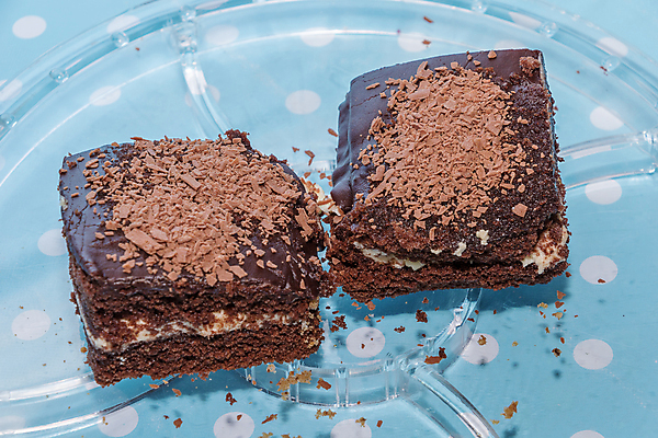 포토 JPG 해외이미지 디자인 음식 조각 백그라운드 부분 디저트 요리 사람없음 갈색 케이크 초콜릿 어둠 빵집 흰색 축하 달콤 맛 먹기 브라우니 페스츄리 핸드메이드 맛있는 해외202009 해외포토 빵 컬러 컨셉 모션 상점 파일형식