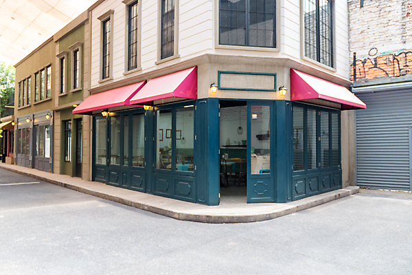 포토 JPG 해외이미지 도로 비즈니스 건축양식 창문 벽돌 거리 주택 그림자 풍경 사람없음 야외 건물 빛 도시풍경 문 상점 할로윈 수확 램프 도시 모서리 닫기 도심 야간 저녁 복고 장면 소매 빛망울 파산 그런지 옛날 카피스페이스 해외202009 해외포토 자연요소 건축물 건축 길 농업 교통시설 모션 조명 금융 공백 파일형식