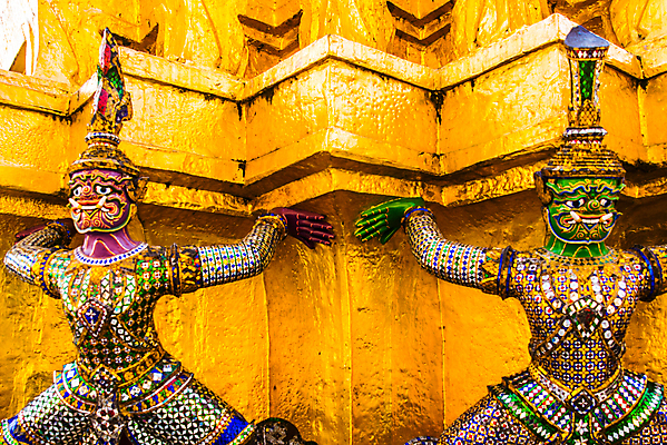 포토 JPG 해외이미지 전통 외관 아시아 종교 문화 여행 불교 건축양식 태국 휴가 미술 인종 사람없음 건물 장식 여행객 탑 궁전 기도 도시 사찰 화려 영혼 역사 재산 황금 타일 방콕 에메랄드 수도원 동쪽 거인 옛날 왕국 웅장함 해외202009 해외포토 건축물 건축 나라 컨셉 고건축 종교건축 문화예술 사람 금융 보석 방향 파일형식