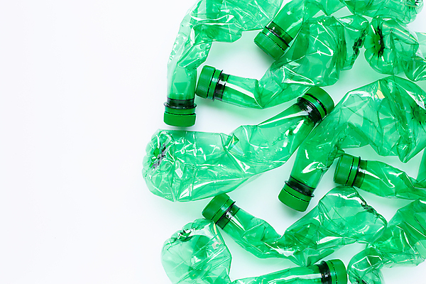 포토 JPG 해외이미지 사람없음 재활용 일회용 플라스틱 오브젝트 흰배경 페트병 해외202009 해외포토 백그라운드 재질 흰색 친환경 병_담는 파일형식