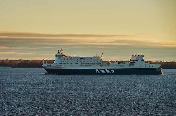 포토 JPG 해외이미지 유럽 별 선 바다 여행 교통시설 자동차 사람 사람없음 야외 물 항구 보트 지중해 그리스 승객 포트 그리스인 해외202009 해외포토 자연요소 서양인 나라 육상교통 교통 배_교통 시설 파일형식