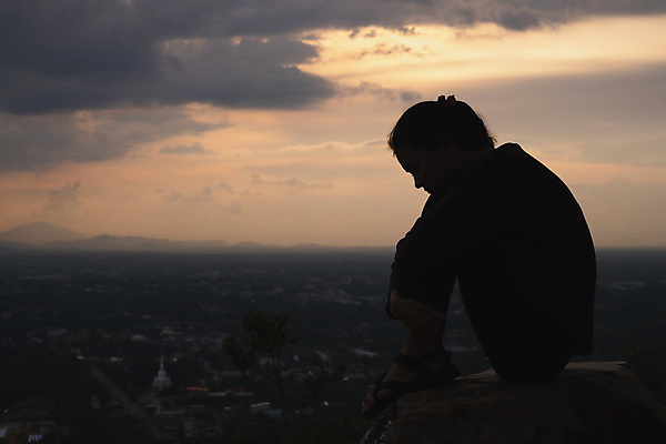 포토 JPG 해외이미지 1 라이프스타일 응시 여자 생각 한명 동양인 성인 슬픔 표현 드라마 문제 혼자 해외202009 해외포토 시선 감정 사람 인종 생활 파일형식