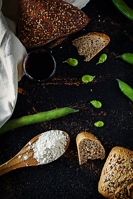 포토 JPG 해외이미지 전통 음식 빵 백그라운드 탁자 콩 건강 사람없음 목재 갈색 검은색 식사 어둠 빵집 껍질 흰색 시골 신선 아침식사 상품 낟알 밀 유기농 밀가루 덩어리 내추럴 프랑스어 고립 핸드메이드 호밀 맛있는 해외202009 해외포토 나무 문자 웰빙 컬러 가구 재료 곡류 상점 가루 파일형식