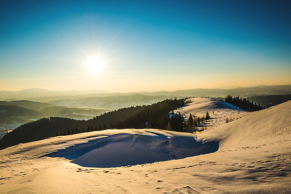 포토 JPG 해외이미지 나무 계절 유럽 여행 겨울 자연 하늘 날씨 휴가 스키 산 파노라마 풍경 사람없음 야외 태양 환경 계곡 냉동 얼음 일몰 하이킹 추위 흰색 시골 저녁 서리 북쪽 내추럴 산악지대 절정 제설기 폭설 눈내림 해외202009 해외포토 자연요소 식물 나라 컬러 레저 겨울스포츠 눈_날씨 촬영기법 노을 야간 자연재해 방향 생태계 제설 파일형식