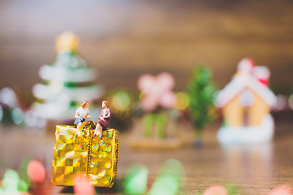 포토 JPG 해외이미지 디자인 커플 계절 리본 종이 백그라운드 컨셉 크리스마스 휴가 창조 선물 사랑 사람 이벤트 사람없음 목재 장식 빨간색 상자 컬러풀 장난감 축제 놀람 미니어처 흰색 축하 황금 오브젝트 패키지 항목 해외202009 해외포토 나무 기념일 감정 컬러 재료 관계 표정 모형 파일형식