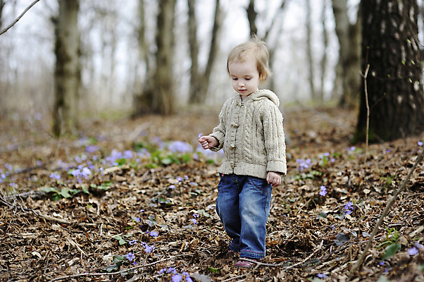 포토 JPG 해외이미지 나무 백인 라이프스타일 손 공원 여자 꽃 딸 어린이 잎 가족 자연 휴가 함께함 사랑 한명 야외 목재 초록색 파란색 태양 봄 산책 하이킹 흰색 아기 잡기 달콤 숲 작음 노루귀 돌봄 해외202009 해외포토 자연요소 서양인 식물 1 계절 공공시설 감정 컬러 컨셉 재료 관계 모션 레저 휴식 사람 생활 신체부위 맛 크기 생태계 파일형식