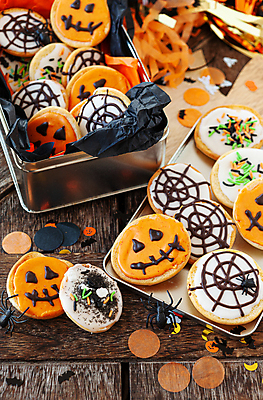 포토 JPG 해외이미지 음식 호박 사탕 사람없음 컬러풀 쿠키 할로윈 대접 달콤 맛 무서움 설탕 레시피 핸드메이드 프로스팅 맛있는 해외202009 해외포토 감정 컬러 컨셉 채소 디저트 제빵 파일형식