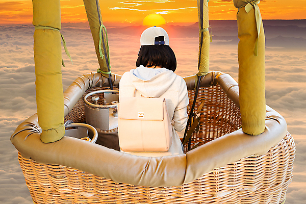 포토 JPG 해외이미지 구름 라이프스타일 계절 여자 행복 여행 오렌지 배낭 태국 자연 하늘 아침 휴가 산 풍경 사람없음 야외 여름 빛 컬러풀 햇빛 태양 바구니 여행객 일출 환경 계곡 놀람 자유 안개 뜨거움 언덕 장면 풍선 내추럴 뿌연 해외202009 해외포토 주간 자연요소 감정 아시아 컬러 컨셉 가방 과일 날씨 표정 사람 생활 노을 생태계 파일형식