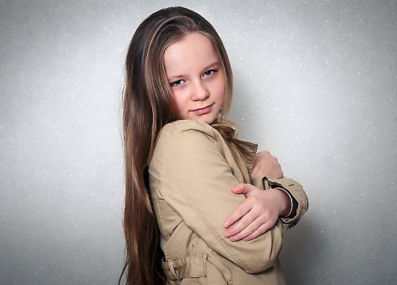 포토 JPG 해외이미지 백인 모델 1 옷 여자 행복 얼굴 어린이 벽 백그라운드 겨울 자연 키스 한명 미소 사람 옆모습 금발 유행 검은색 봄 회색 코트 가을 흰색 스타일 해외202009 해외포토 서양인 헤어스타일 계절 감정 뷰포인트 컬러 표정 신체부위 외투 애정표현 생태계 파일형식