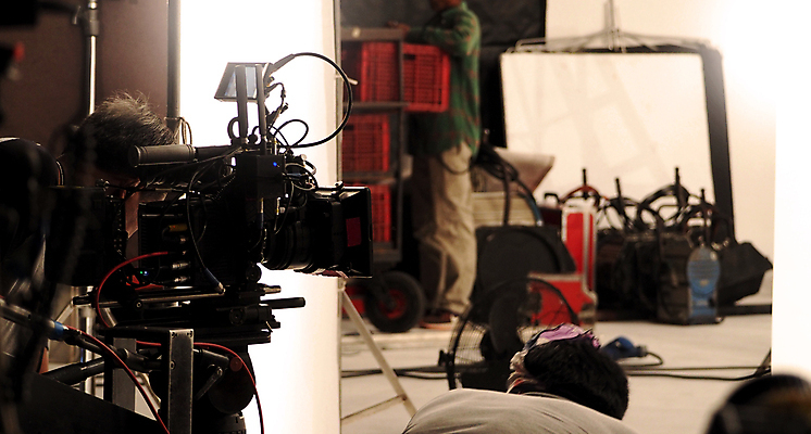 포토 JPG 해외이미지 직업 산업 백그라운드 사람 사람없음 세트 카메라 디지털 스크린 모니터 텔레비전 장비 흰색 업무 뉴스 발사 승무원 영화관 사진사 필름 영화 상업 만들기 방송 장면 동영상 책임자 운영자 해외202009 해외포토 컬러 모션 문화예술 전자제품 컴퓨터 작업 극장 작가 파일형식