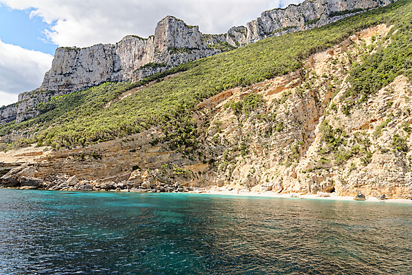 포토 JPG 해외이미지 유럽 모래 파도 바다 섬 여행 자연 하늘 휴가 산 풍경 사람없음 야외 초록색 물 여름 파란색 태양 맑음 침묵 이탈리아 바위 흰색 만 투명 지중해 에메랄드 석호 내추럴 다도해 터키석 파라다이스 해외202009 해외포토 자연요소 계절 나라 컬러 날씨 소리 돌_바위 보석 생태계 파일형식