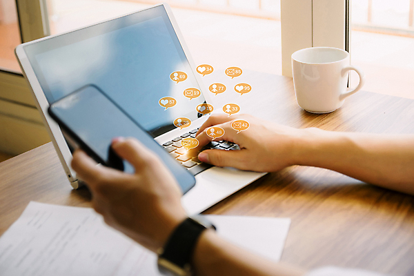 포토 JPG 해외이미지 직업 여자 생각 인터넷 회사 비즈니스 통신 통계 탁자 성공 모바일 협력 아이디어 대화 사람 앉기 사람없음 노트북 컴퓨터 글로벌 사무실 디지털 공책 작업 비즈니스맨 네트워크 토론 디자이너 회계 마케팅 목업 브레인스토밍 해외202009 해외포토 남자 가구 컨셉 모션 문구용품 말하기 경제 전자제품 직장인 파일형식