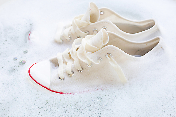 포토 JPG 해외이미지 운동화 사람없음 빨래 비누거품 해외202009 해외포토 신발 가사 거품 파일형식