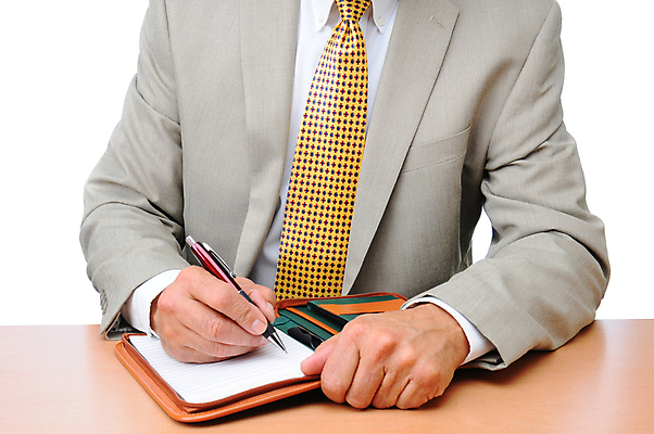 포토 JPG 해외이미지 백인 종이 비즈니스 넥타이 노동자 관리 정장 사람없음 펜 쪽지 공책 흰색 기록 비즈니스맨 종업원 책상 해외202009 해외포토 서양인 직업 잡화 옷 남자 컬러 가구 문구용품 필기구 직장인 파일형식