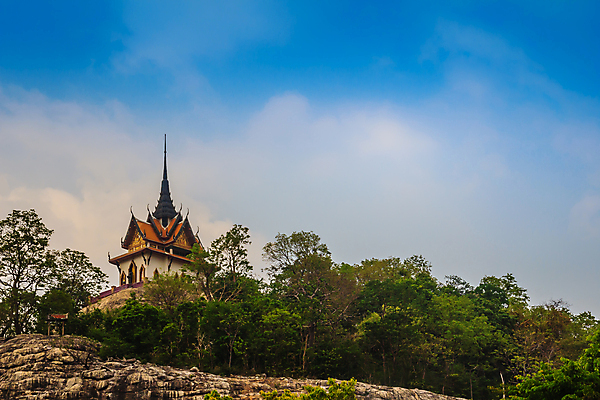 포토 JPG 해외이미지 나무 구름 아시아 종교 여행 불교 건축양식 태국 하늘 휴가 산 풍경 사람없음 건물 장식 컬러풀 갈색 교회 계곡 덮개 흰색 기도 시골 사찰 역사 타일 언덕 신성 수도원 천연기념물 숭배 옛날 존경 해외202009 해외포토 자연요소 식물 건축물 건축 나라 컬러 종교건축 뚜껑 파일형식
