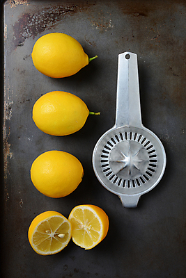 포토 JPG 해외이미지 음식 줄기 과일 3 사람없음 초록색 노란색 금속 검은색 골동품 자르기 복고 머리위 옛날 정물화 중고 타르트 해외202009 해외포토 식물 빵 컬러 모션 재질 그림 파이_빵 파일형식