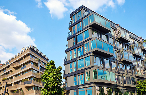 포토 JPG 해외이미지 나무 외관 공원 건축양식 하늘 부동산 아파트 주택 독일 사람없음 건물 파란색 맑음 고층빌딩 블록 회색 발코니 도시 시장 재산 고급 땅 투자 베를린 개발 공동주택 땅바닥 뮌헨 해외202009 해외포토 식물 건축물 공공시설 건축 유럽 컬러 컨셉 비즈니스 날씨 바닥 빌딩 금융 파일형식