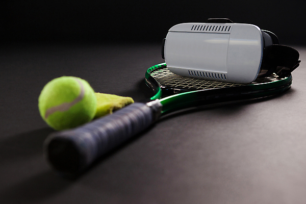 포토 JPG 해외이미지 검은배경 사람없음 테니스라켓 테니스공 VR기기 해외202009 해외포토 백그라운드 공 검은색 기계 테니스 라켓 테니스용품 가상현실 파일형식