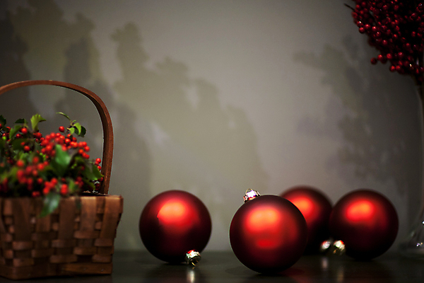 포토 JPG 해외이미지 모양 디자인 열매 백그라운드 크리스마스 겨울 공 유리 휴가 새로움 매달리기 사람없음 장식 빨간색 빛 바구니 어둠 회색 장식볼 축하 원형 연도 오브젝트 진홍색 여의주 해외202009 해외포토 도형 식물 계절 기념일 컬러 컨셉 모션 재질 파일형식