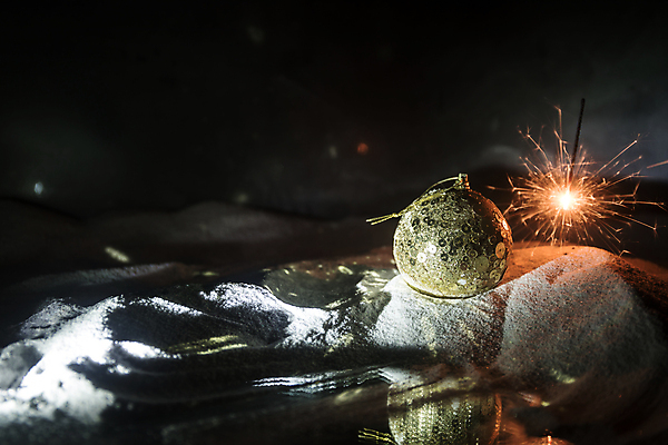 포토 JPG 해외이미지 나무 전통 디자인 계절 백그라운드 크리스마스 겨울 텍스트 공 눈사람 유리 휴가 새로움 주택 기념 따뜻함 선물 사람없음 장식 빨간색 빛 컬러풀 산타클로스 우주 축제 장식볼 흰색 축하 소나무 신용카드 눈송이 야간 숲 연도 보케 전나무 눈내림 클라우스 해외202009 해외포토 자연요소 식물 기념일 컬러 컨셉 재질 눈_날씨 건물 금융 파일형식