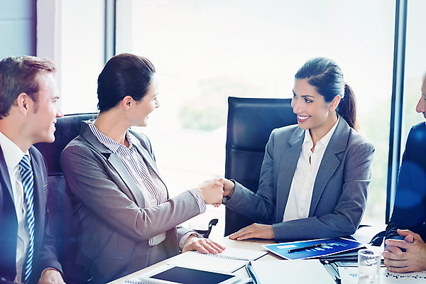 포토 JPG 해외이미지 여자 남자 회의 여러명 상반신 성인 비즈니스맨 비즈니스우먼 회의실 성인만 해외202009 해외포토 다수 비즈니스 사람 직장인 파일형식