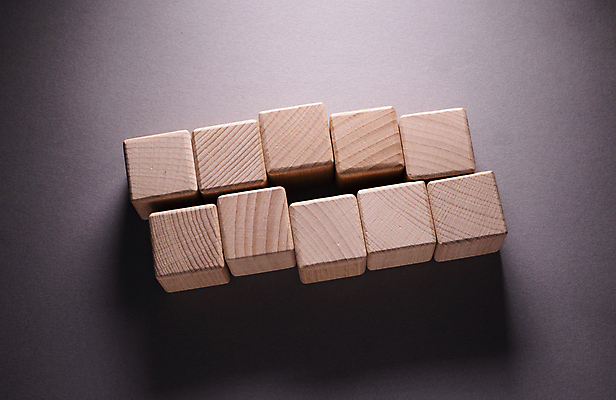 포토 JPG 해외이미지 모양 디자인 교육 어린이 백그라운드 컨셉 비즈니스 건축양식 놀이 추상 벽돌 아이디어 창조 사람없음 목재 상자 장난감 갈색 노란색 쌓기 탑 블록 유치원 기쁨 게임 흰색 놀이터 큐브 오브젝트 정사각형 만들기 심플 기하학 진행 개발 고립 해외202009 해외포토 도형 나무 건축물 건축 감정 컬러 무늬 재료 모션 사람 파일형식