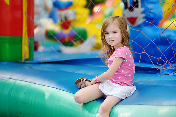포토 JPG 해외이미지 백인 행복 어린이 장난 사다리 놀이 한명 미소 안전 사람 가로 컬러풀 장난감 운동 노란색 점프 힘 유치원 활발 장비 게임 놀이터 플라스틱 당구 그네 체육관 오르기 강렬 해외202009 해외포토 서양인 1 교육 감정 컬러 컨셉 모션 재질 표정 건강 구기 도구 파일형식