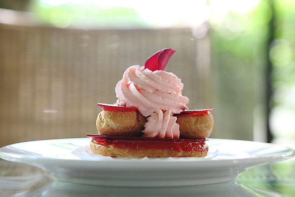 포토 JPG 해외이미지 접시 음식 디저트 사람없음 아웃포커스 케이크 해외202009 해외포토 식기 촬영기법 파일형식