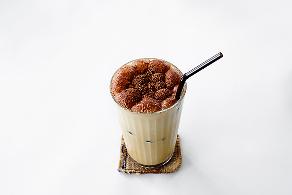 포토 JPG 해외이미지 커피 음료 음식 백그라운드 다이어트 유리 탁자 아침 건강 사람없음 컵 갈색 초콜릿 검은색 어둠 카페 우유 머그컵 흰색 칵테일 달콤 설탕 아몬드 카푸치노 코코아 떨림 고립 모카 스무디 시나몬 캐러멜 해외202009 얼림 해외포토 주간 식기 컬러 가구 컨셉 모션 재질 디저트 유제품 주류 상점 견과류 맛 파일형식