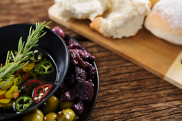 포토 JPG 해외이미지 그릇 사람없음 올리브 피클 로즈메리 올리브절임 해외202009 해외포토 식기 열매 허브 절임 파일형식