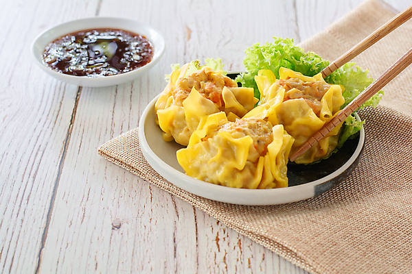 포토 JPG 해외이미지 전통 접시 아시아 문화 음식 백그라운드 젓가락 새우 육류 돼지고기 요리 동양인 사람없음 우주 식사 중국 흰색 신선 뜨거움 그룹 먹기 대나무 많음 맛있는 해외202009 해외포토 나무 식기 나라 컬러 컨셉 식재료 모션 수저 갑각류 인종 파일형식