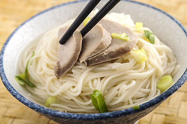 포토 JPG 해외이미지 전통 접시 아시아 음식 조각 백그라운드 채소 재료 젓가락 탁자 양파 파스타 건강 육류 돼지고기 요리 동양인 사람없음 초록색 식사 저녁식사 신선 면 뜨거움 사발 닫기 맛 수프 먹기 국수 슬라이스 점심식사 삶기 정물화 맛있는 해외202009 해외포토 식기 나라 컬러 가구 컨셉 식재료 모션 서양음식 수저 인종 면류 사기그릇 그림 파일형식