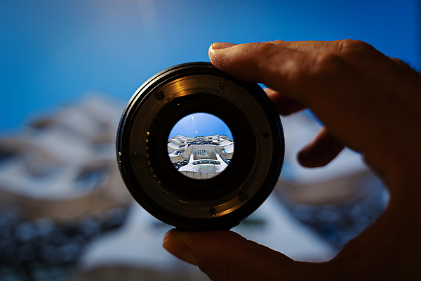 포토 JPG 해외이미지 손 유럽 여행 백그라운드 비즈니스 유리 항해 형상 취미 사람없음 세계 카메라 디지털 스페인 사진사 필름 심볼 영화 보고서 보케 바르셀로나 동영상 셔터 광학 해외202009 해외포토 나라 배_교통 재질 문화예술 신체부위 전자제품 작가 파일형식