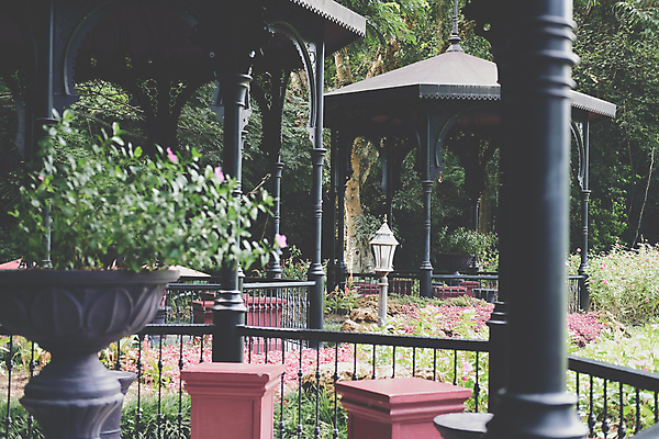 포토 JPG 해외이미지 식물 디자인 공원 꽃 건축양식 자연 휴식 사람없음 야외 장식 여름 평화 정원 봄 화려 내추럴 해외202009 해외포토 계절 공공시설 건축 컨셉 생태계 파일형식