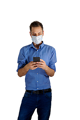 포토 JPG 해외이미지 남자 비즈니스 마스크 한명 서기 들기 사람 상반신 성인 앞모습 스마트폰 비즈니스맨 흰배경 성인남자한명만 코로나바이러스 포스트코로나 해외202009 델타변이바이러스 위드코로나 해외포토 1 뷰포인트 백그라운드 모션 핸드폰 스마트기기 흰색 직장인 바이러스 사회이슈 남자한명만 성인남자만 파일형식