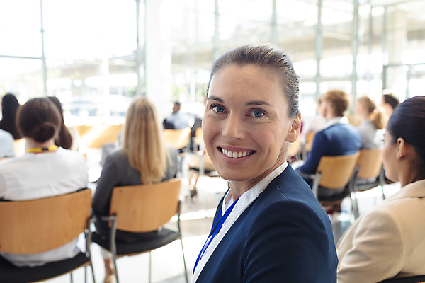 포토 JPG 해외이미지 여자 남자 회의 여러명 상반신 성인 옆모습 비즈니스맨 비즈니스우먼 회의실 성인만 해외202009 해외포토 뷰포인트 다수 비즈니스 사람 직장인 파일형식