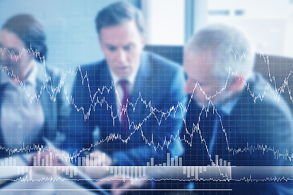 포토 JPG 해외이미지 여자 남자 회의 그래프 사람 앉기 여러명 상반신 성인 비즈니스맨 비즈니스우먼 회의실 성인만 해외202009 해외포토 다수 비즈니스 모션 직장인 파일형식