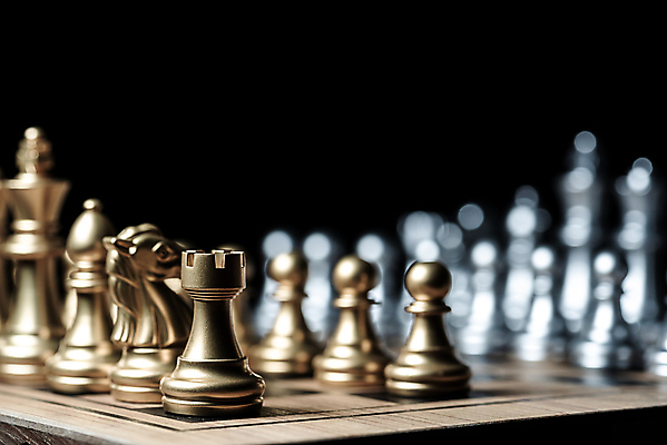 포토 JPG 해외이미지 조각 백그라운드 컨셉 비즈니스 놀이 성공 사람없음 검은색 경쟁 도전 게임 흰색 체스말 체스 계획 대표 왕 리더 싸움 여왕 지능 필승 해외202009 해외포토 컬러 모션 우승 말_게임 파일형식