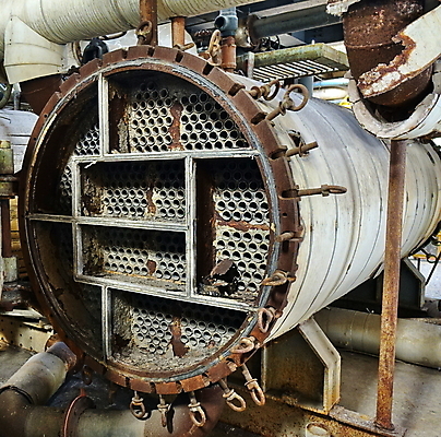 포토 JPG 해외이미지 산업 공장 사람없음 갈색 금속 장비 견과류 뚜껑 나사 철 버리기 부식 폐허 볼트 깨짐 보일러 옛날 파멸 해외202009 해외포토 컬러 컨셉 공업 모션 재질 공구 파일형식 소멸