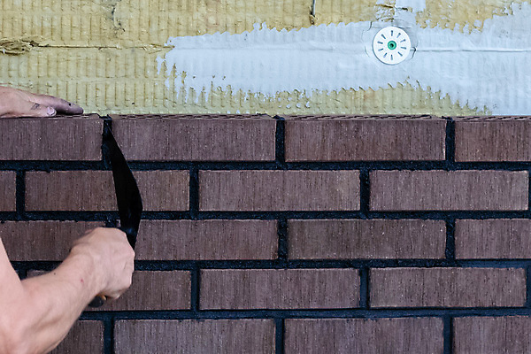 포토 JPG 해외이미지 직업 손 산업 벽 건축양식 벽돌 노동자 주택 기술 사람없음 빨간색 갈색 쌓기 블록 장비 도구 업무 작업 엔지니어 칼 수리 망치 땅 모종삽 시멘트 층 고체 복원 석공 설치 재주꾼 콘크리트 해외202009 해외포토 건축 컬러 모션 건물 신체부위 공구 기술자 삽 파일형식