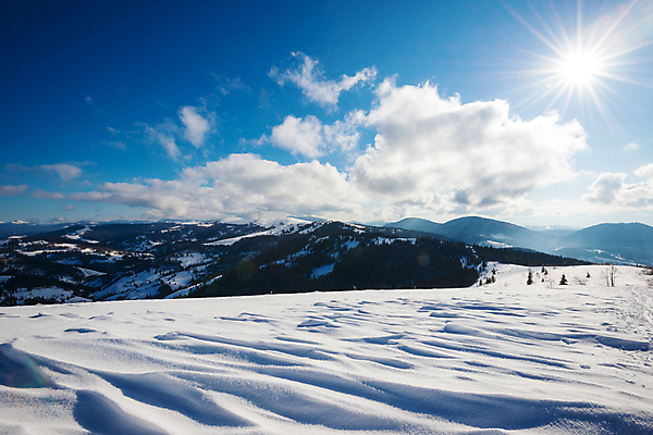 포토 JPG 해외이미지 나무 구름 유럽 여행 겨울 자연 하늘 날씨 휴가 스키 산 파노라마 풍경 사람없음 야외 환경 계곡 냉동 얼음 하이킹 추위 흰색 시골 숲 휴양지 서리 북쪽 슬로프 내추럴 산악지대 절정 폭설 눈내림 해외202009 해외포토 자연요소 식물 계절 나라 컬러 레저 겨울스포츠 스키장 눈_날씨 촬영기법 장소 자연재해 방향 생태계 파일형식